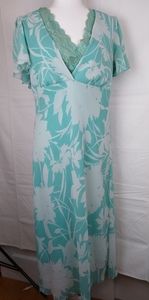 Beautiful feminine dress size 16
